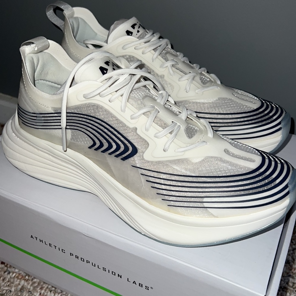 NWT in box size 8 APL streamline sneakers
